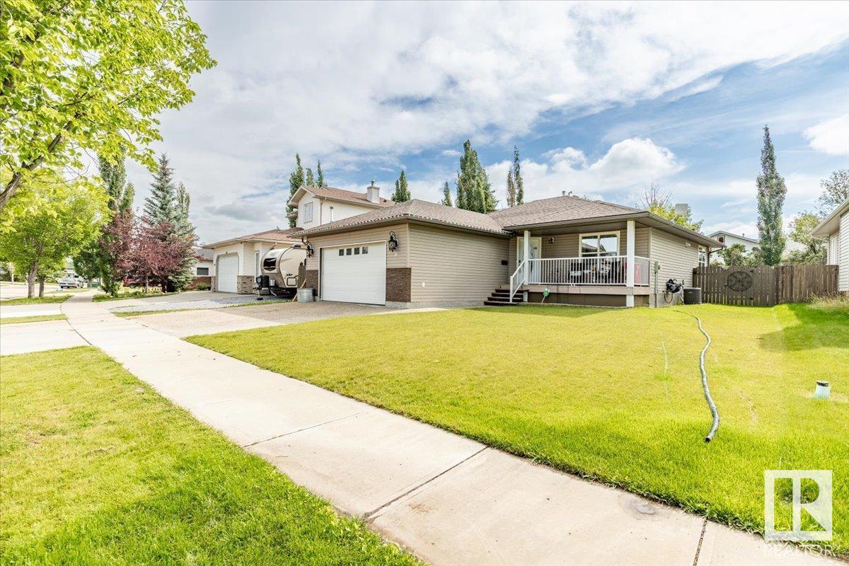 Photo 2 of 16 Westview Dr, Calmar AB