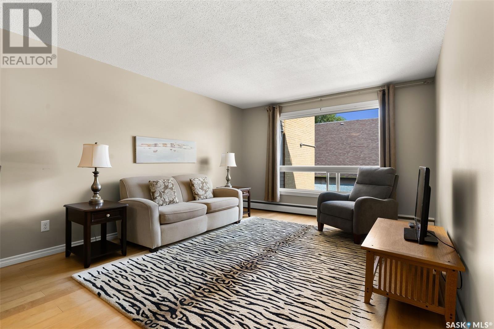 Photo 5 of 10 2121 Rae Street, Regina SK
