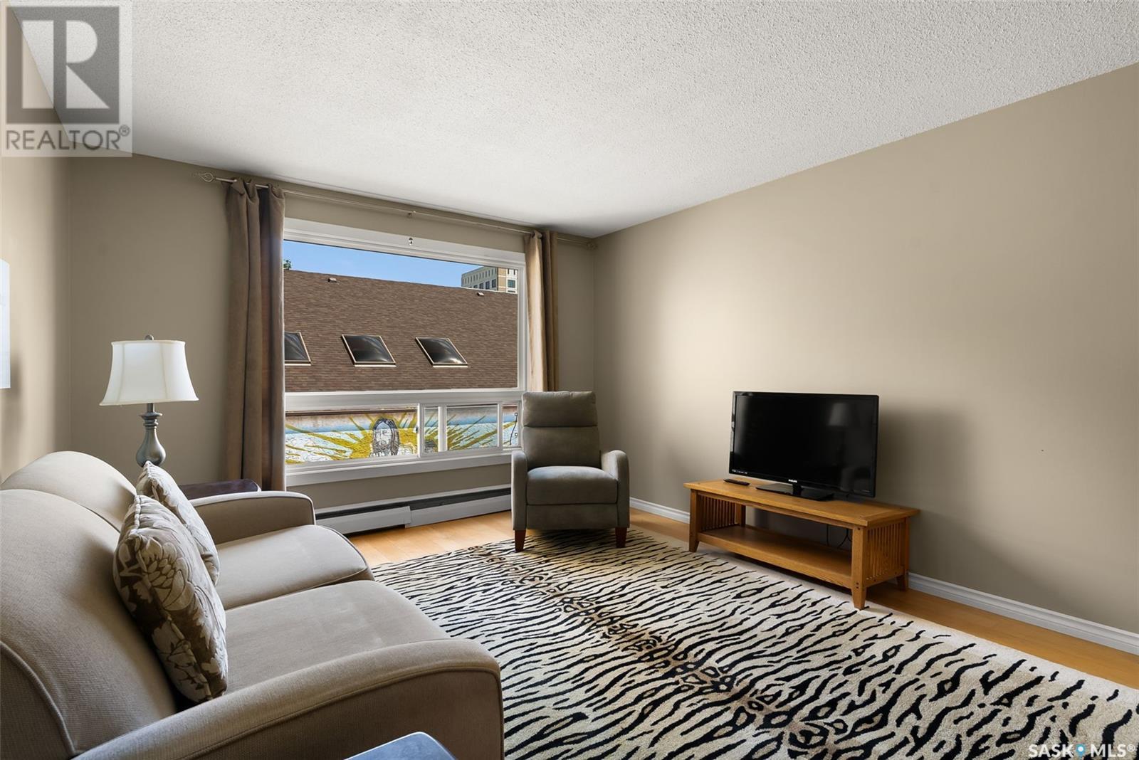 Photo 6 of 10 2121 Rae Street, Regina SK