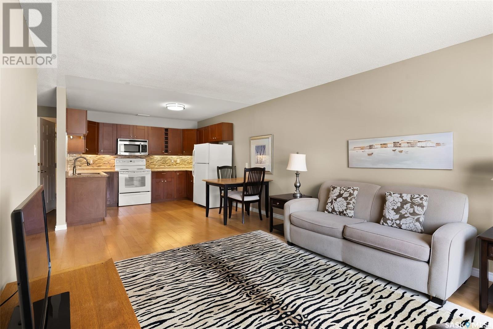 Photo 7 of 10 2121 Rae Street, Regina SK