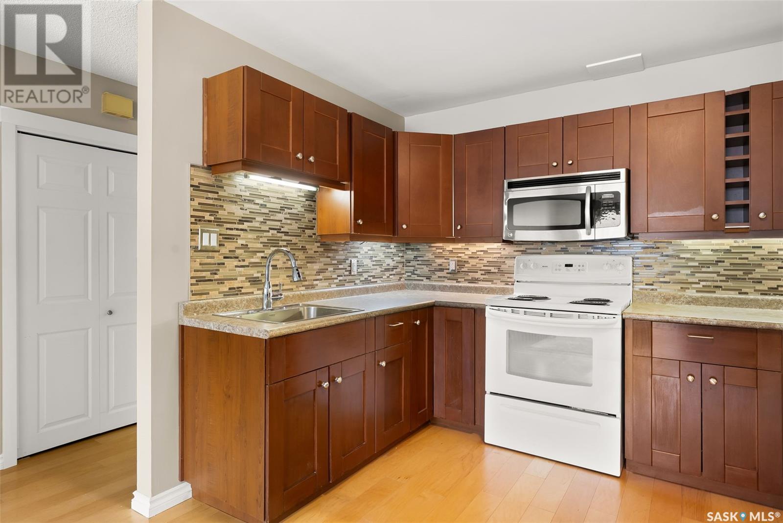 Photo 9 of 10 2121 Rae Street, Regina SK