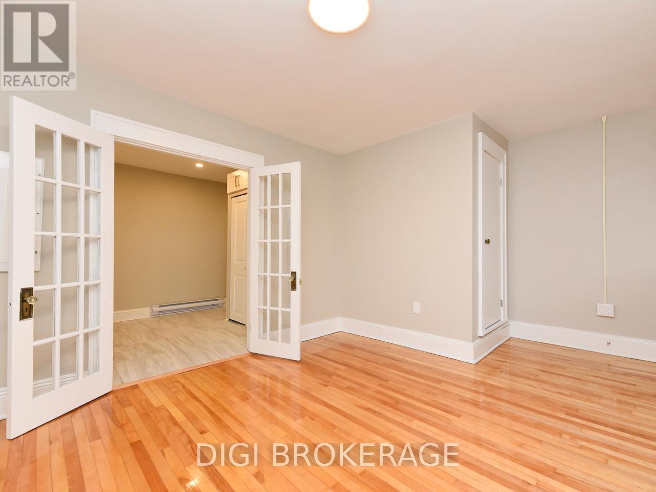 #3, 11 Acacia, living room