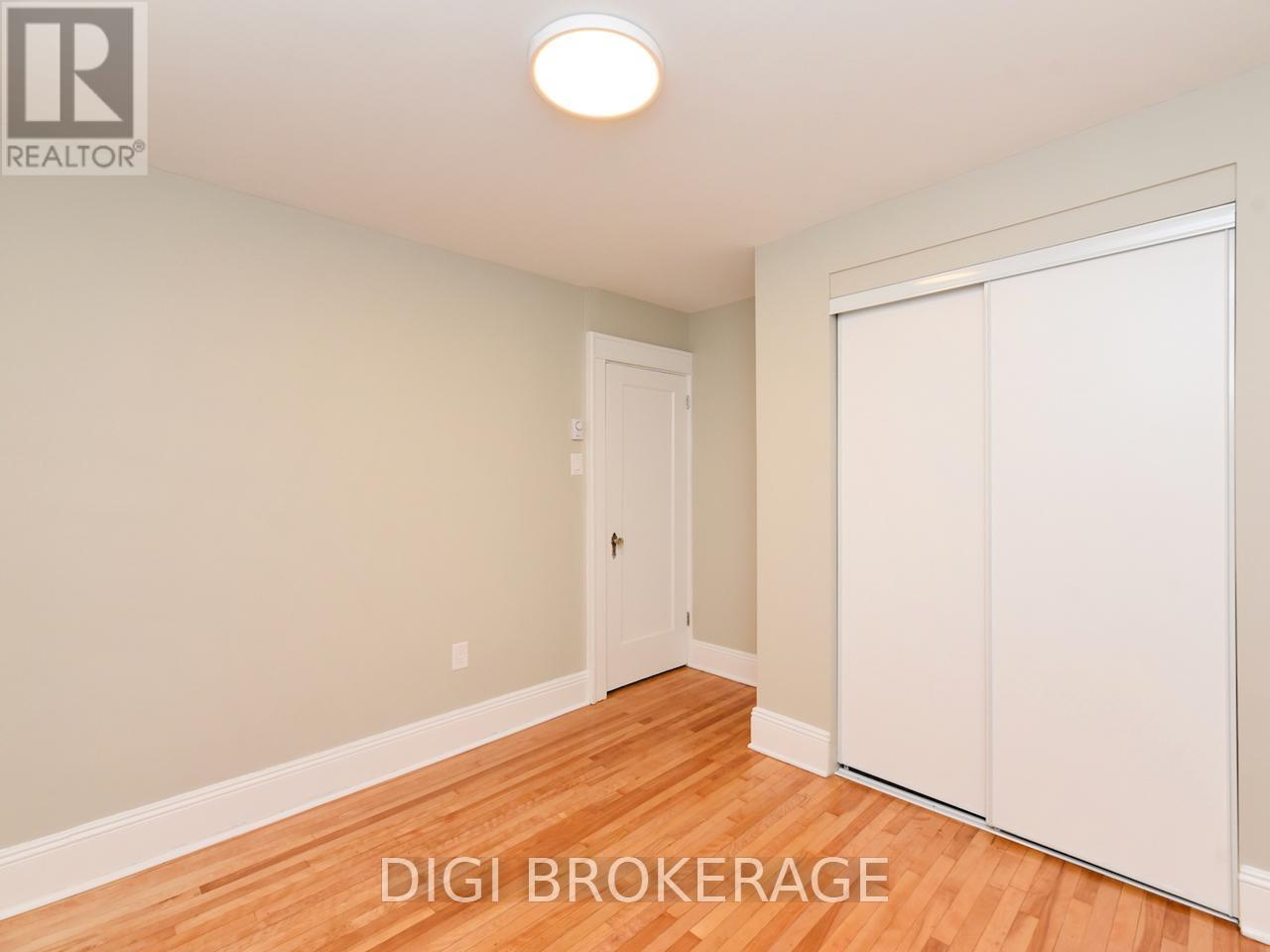 #3, 11 Acacia, den