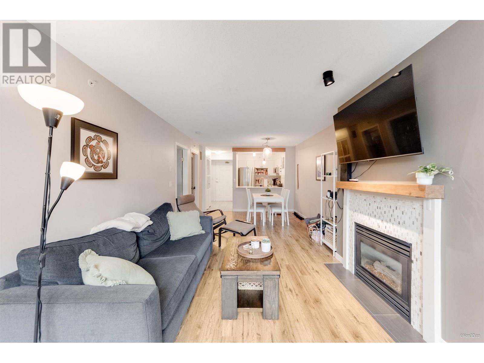 Photo 5 of 103 3608 Deercrest Drive, North Vancouver BC