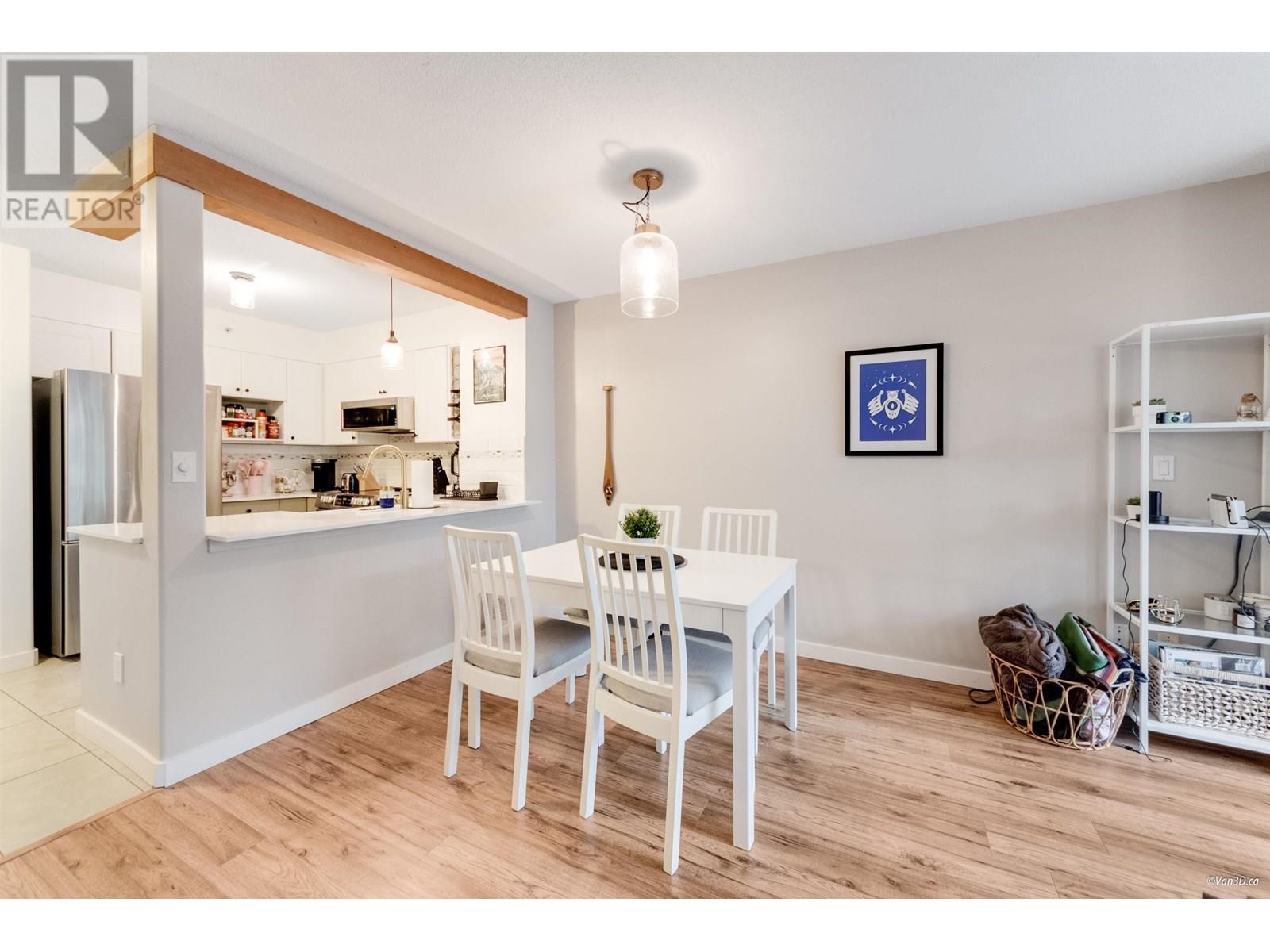 Photo 17 of 103 3608 Deercrest Drive, North Vancouver BC