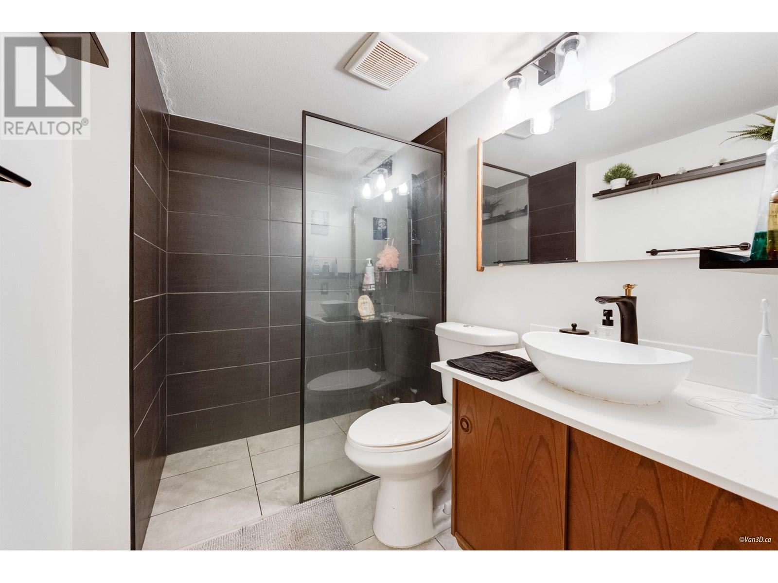 Photo 9 of 103 3608 Deercrest Drive, North Vancouver BC