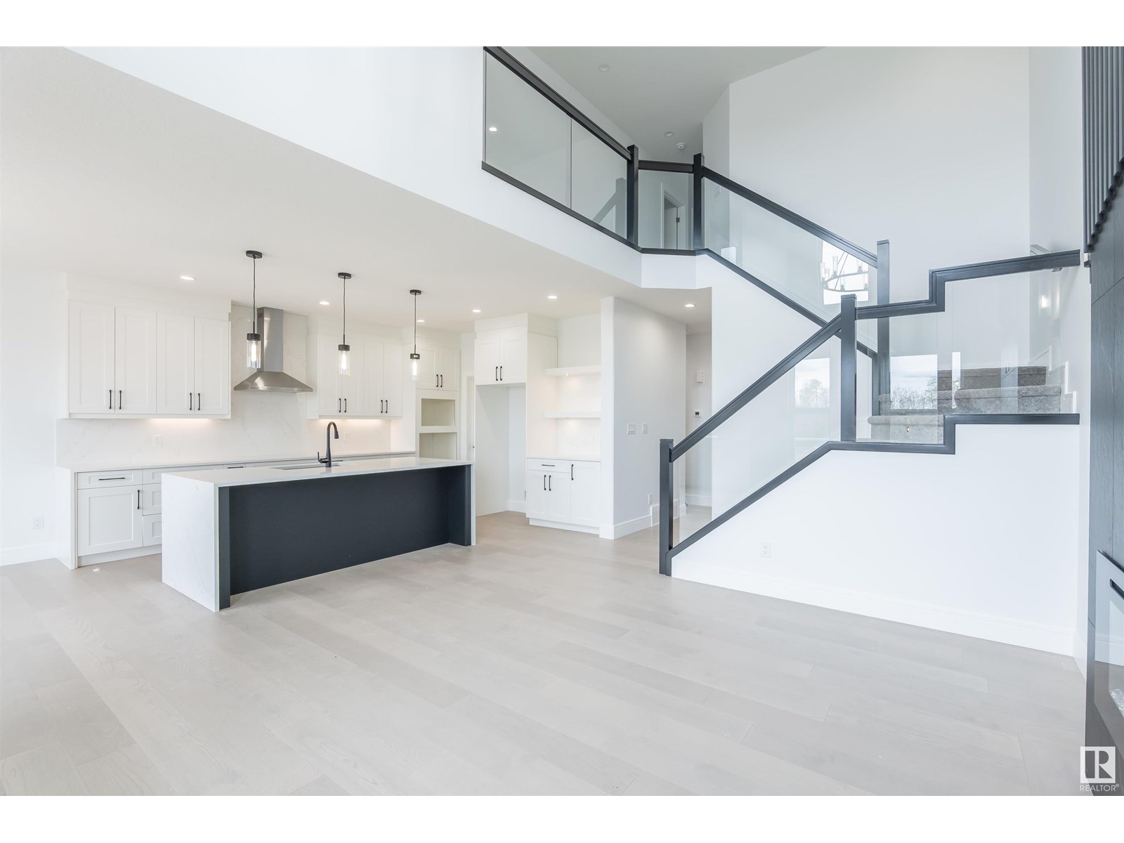 Photo 11 of 3317 Chickadee Dr Nw, Edmonton AB