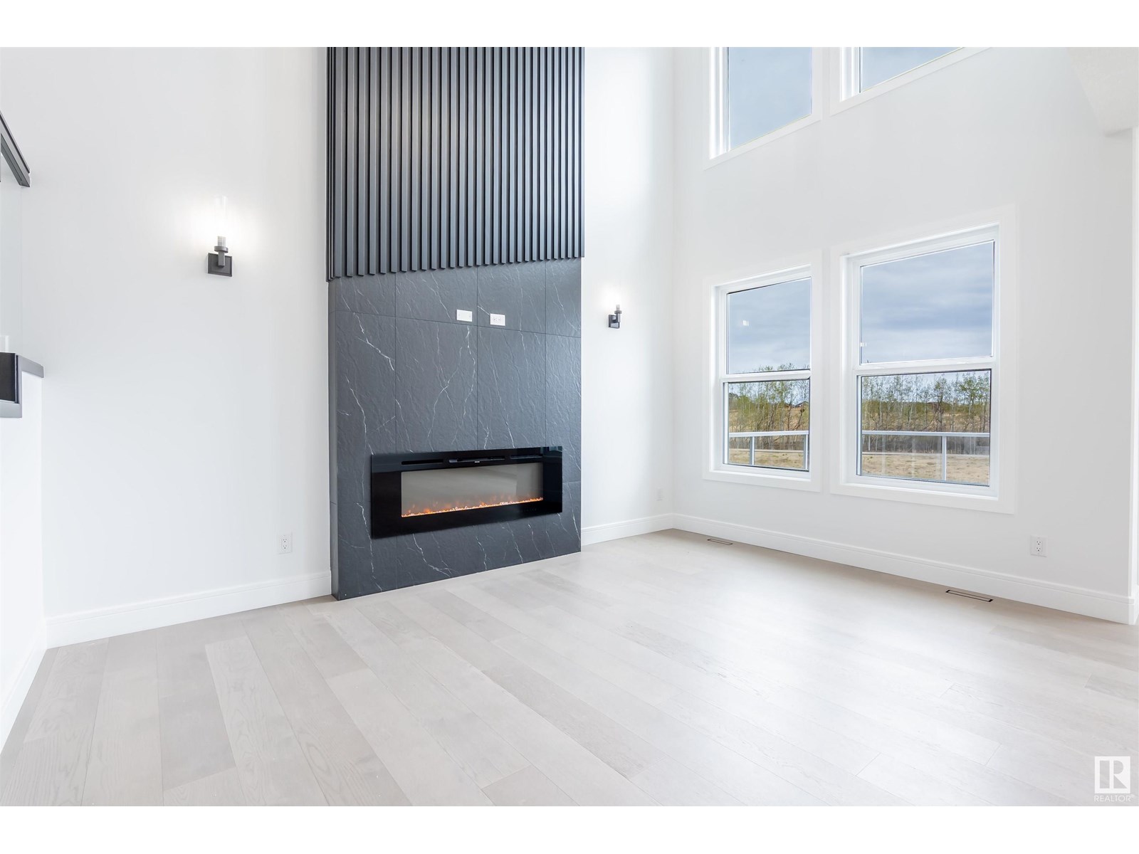 Photo 10 of 3317 Chickadee Dr Nw, Edmonton AB