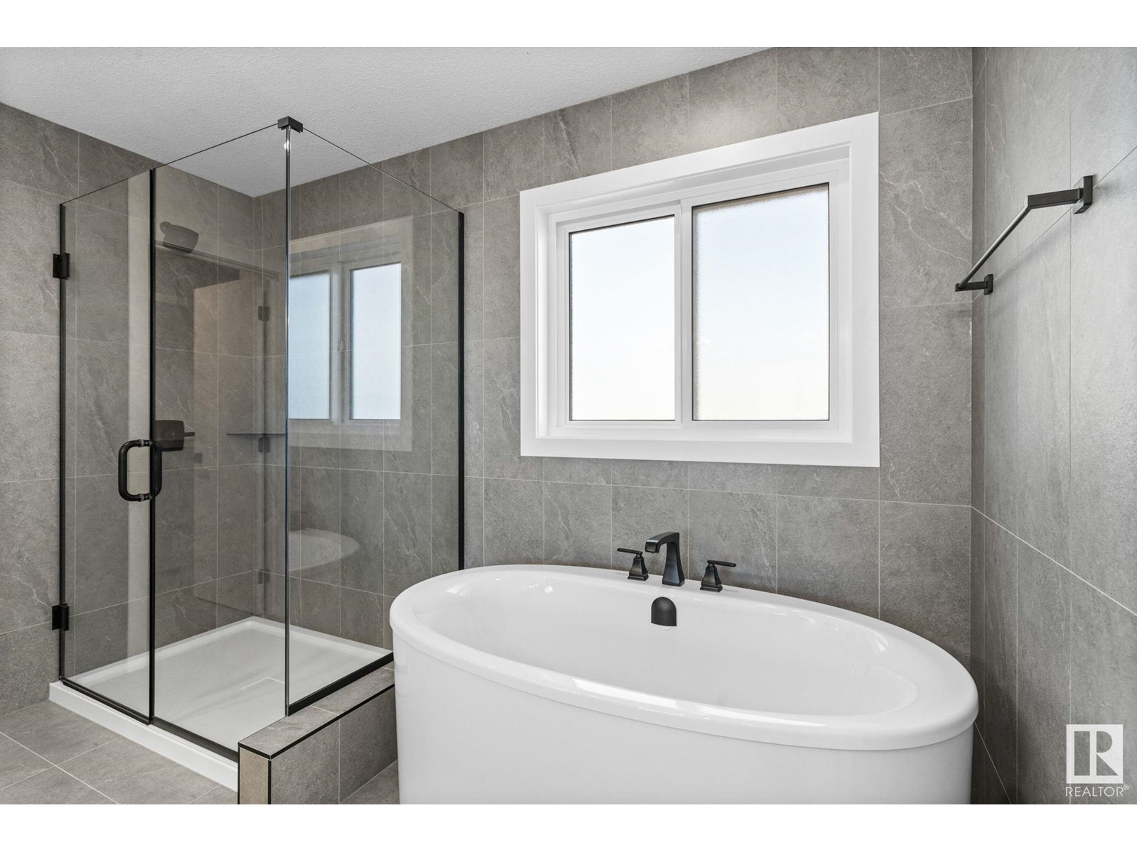 Photo 31 of 3317 Chickadee Dr Nw, Edmonton AB