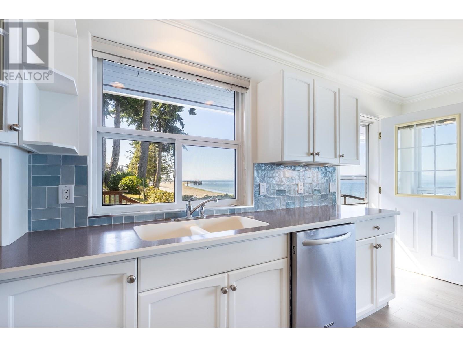 4857 SUNSHINE COAST HIGHWAY, Sechelt