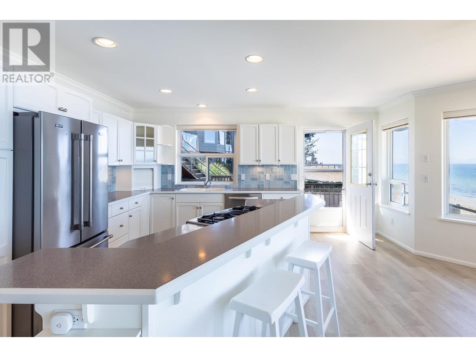 4857 SUNSHINE COAST HIGHWAY, Sechelt