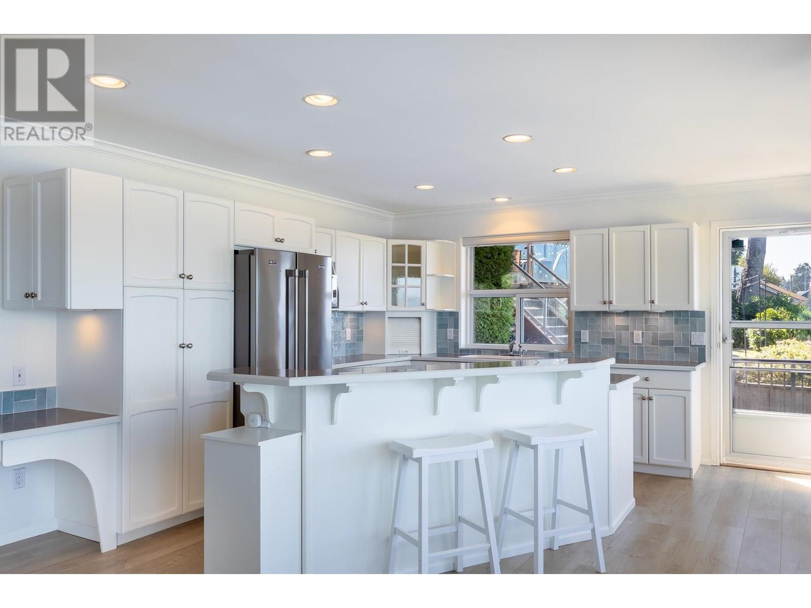 4857 SUNSHINE COAST HIGHWAY, Sechelt