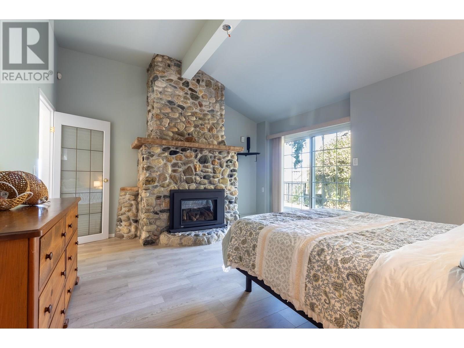 4857 SUNSHINE COAST HIGHWAY, Sechelt