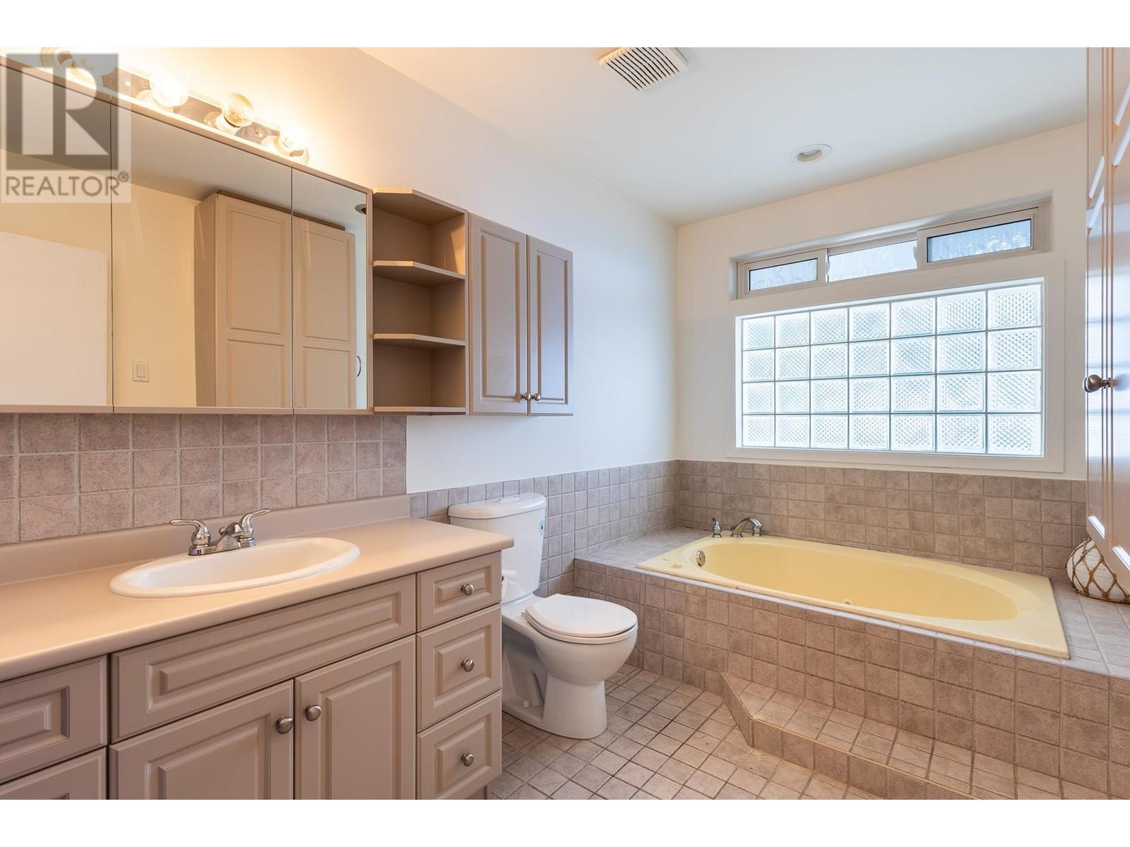 4857 SUNSHINE COAST HIGHWAY, Sechelt