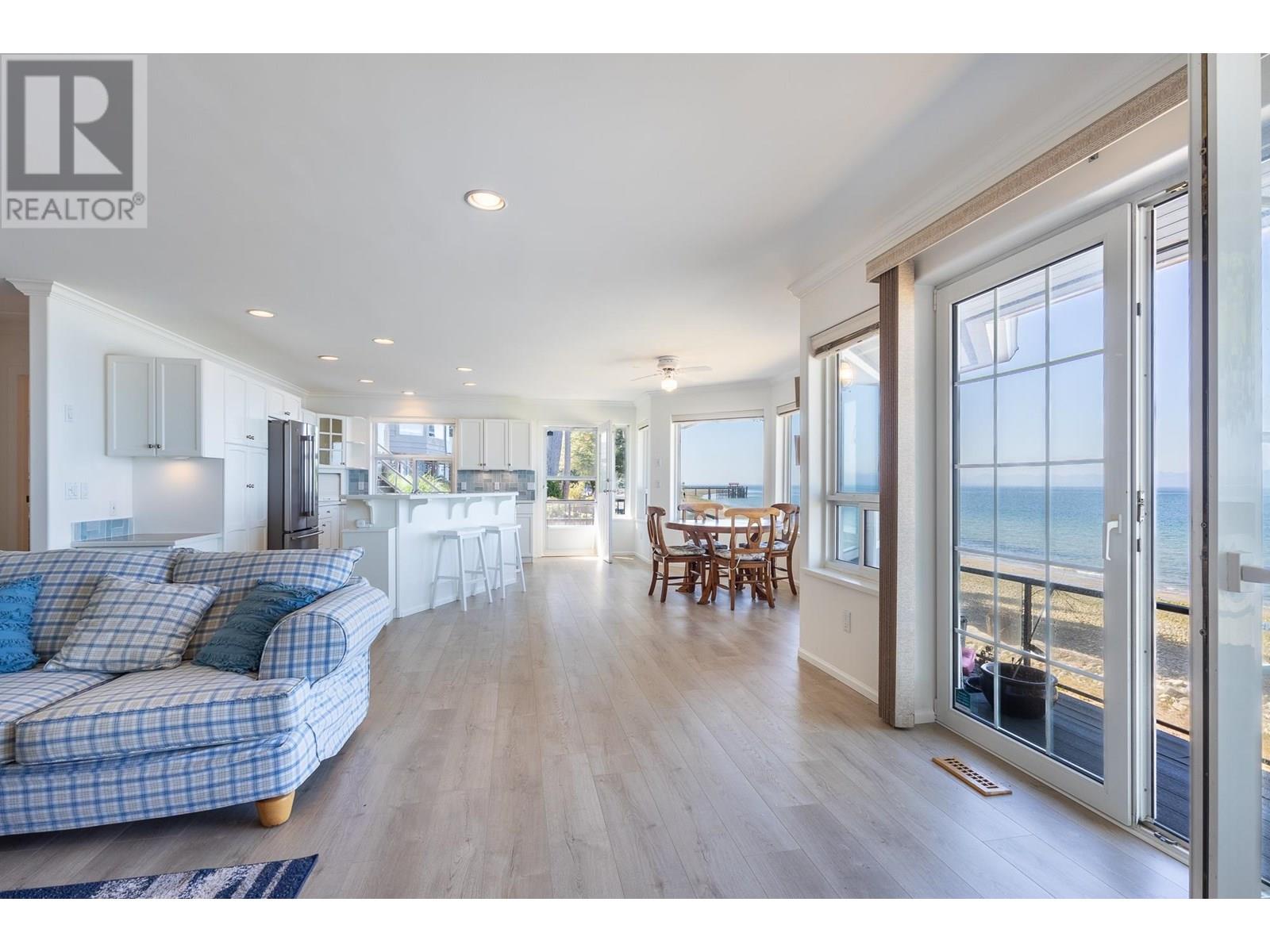 4857 SUNSHINE COAST HIGHWAY, Sechelt