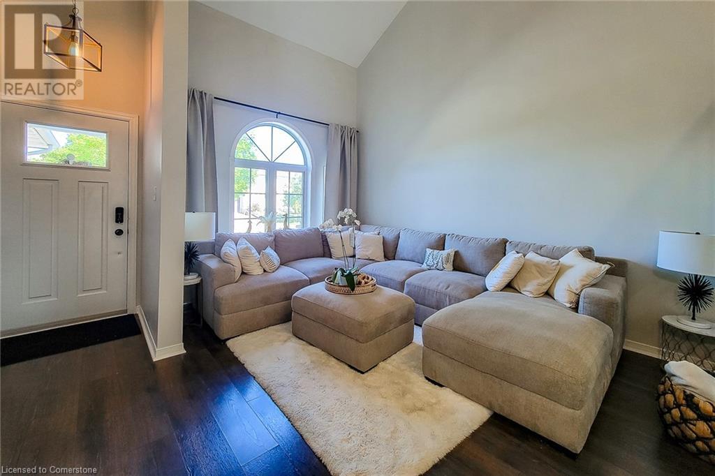 Photo 12 of 4532 Garden Gate Terrace, Beamsville ON