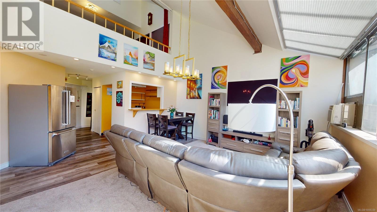 Single Family House for Sale in D  Elk Lake Dr Saanich 