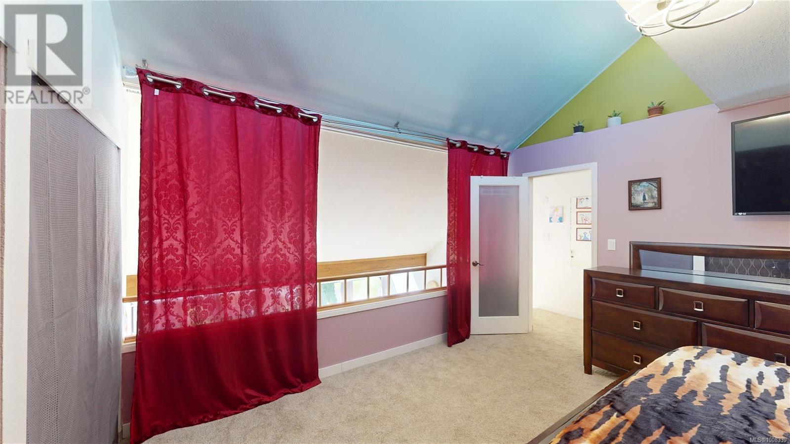 Single Family House for Sale in D  Elk Lake Dr Saanich 
