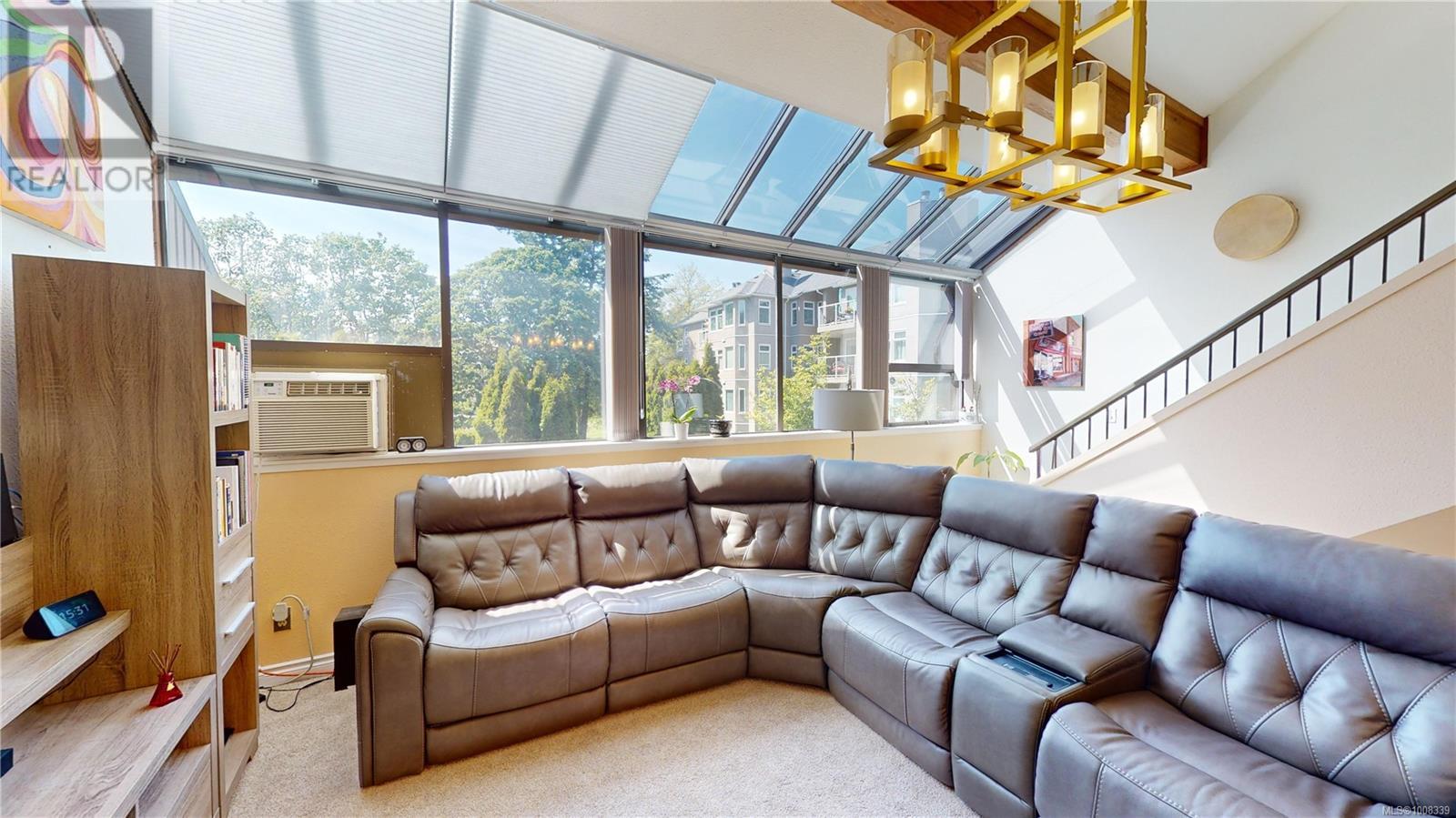 Single Family House for Sale in D  Elk Lake Dr Saanich 