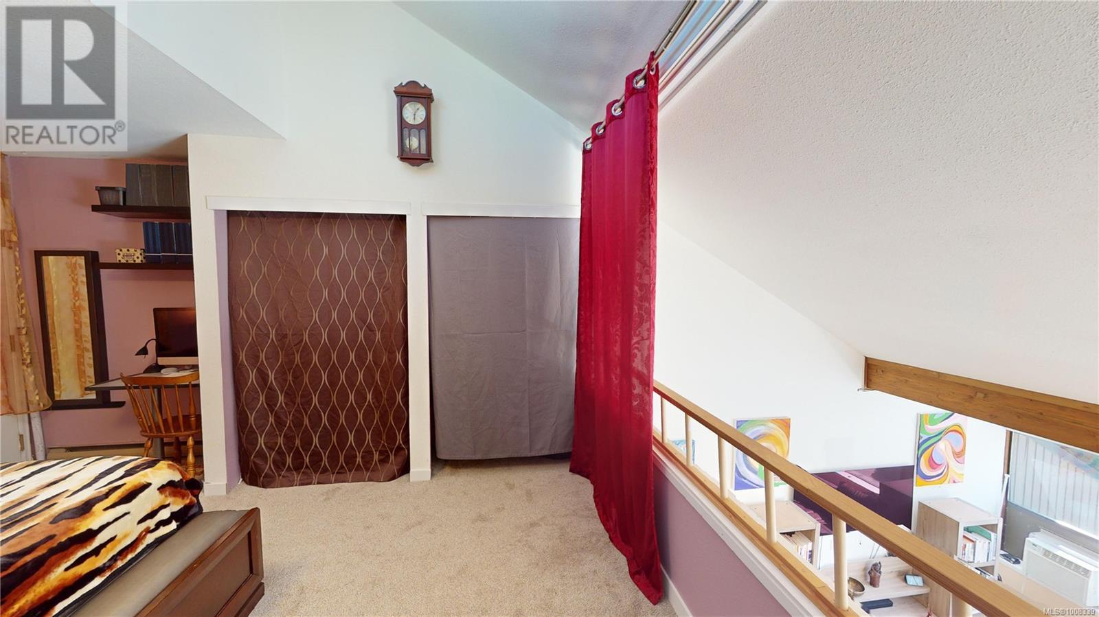 Single Family House for Sale in D  Elk Lake Dr Saanich 