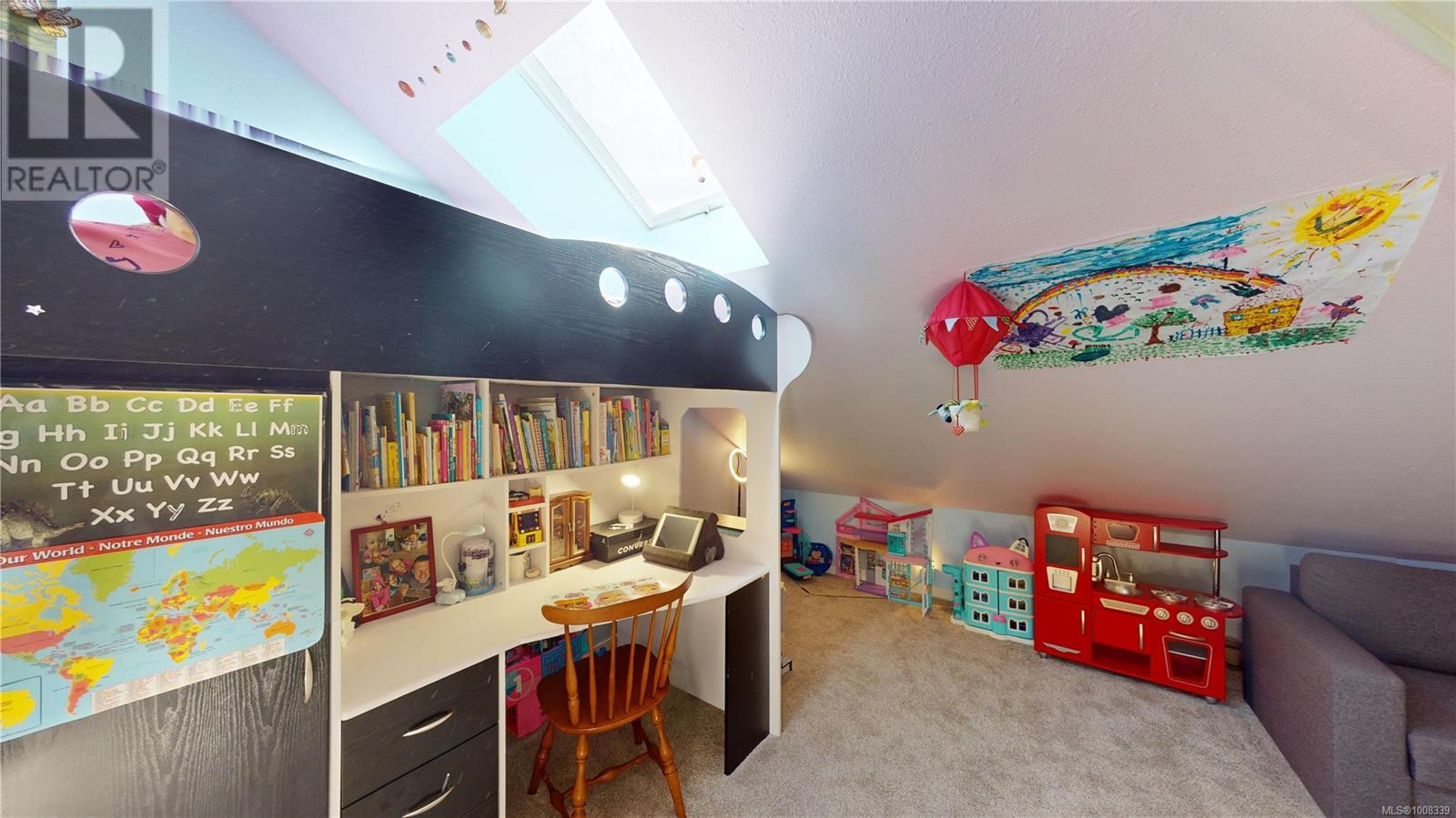 Single Family House for Sale in D  Elk Lake Dr Saanich 