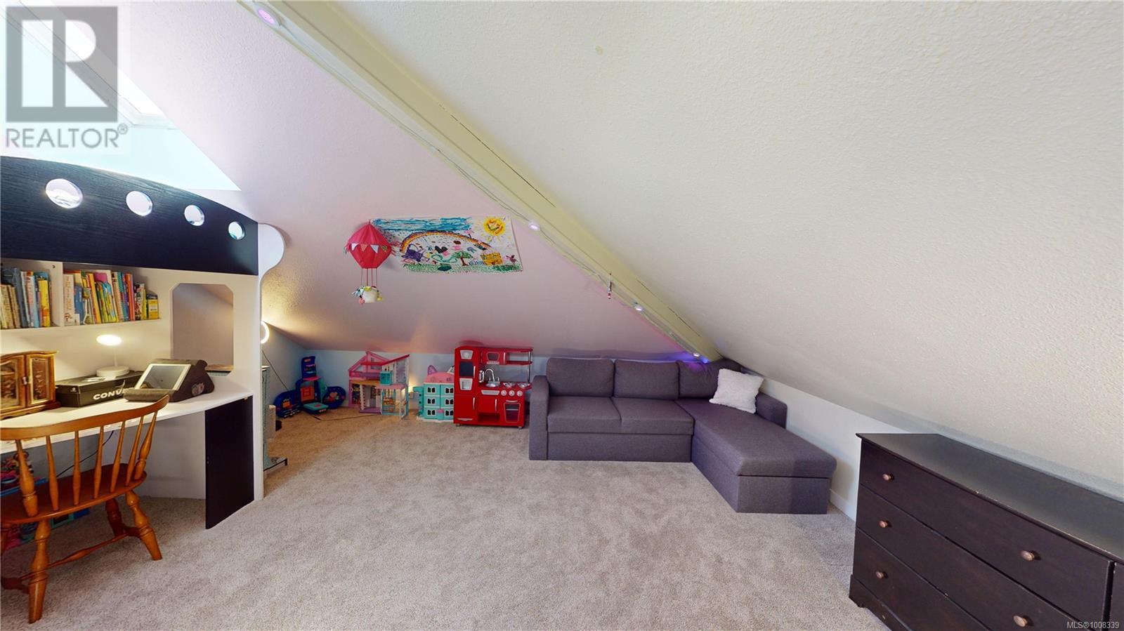 Single Family House for Sale in D  Elk Lake Dr Saanich 