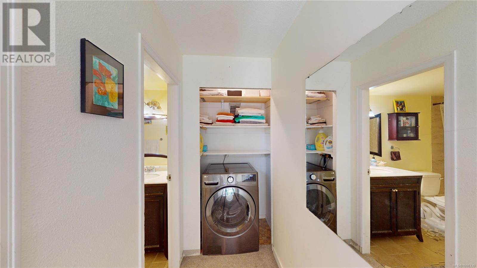 Single Family House for Sale in D  Elk Lake Dr Saanich 