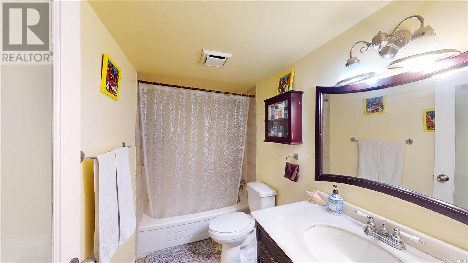 Single Family House for Sale in D  Elk Lake Dr Saanich 