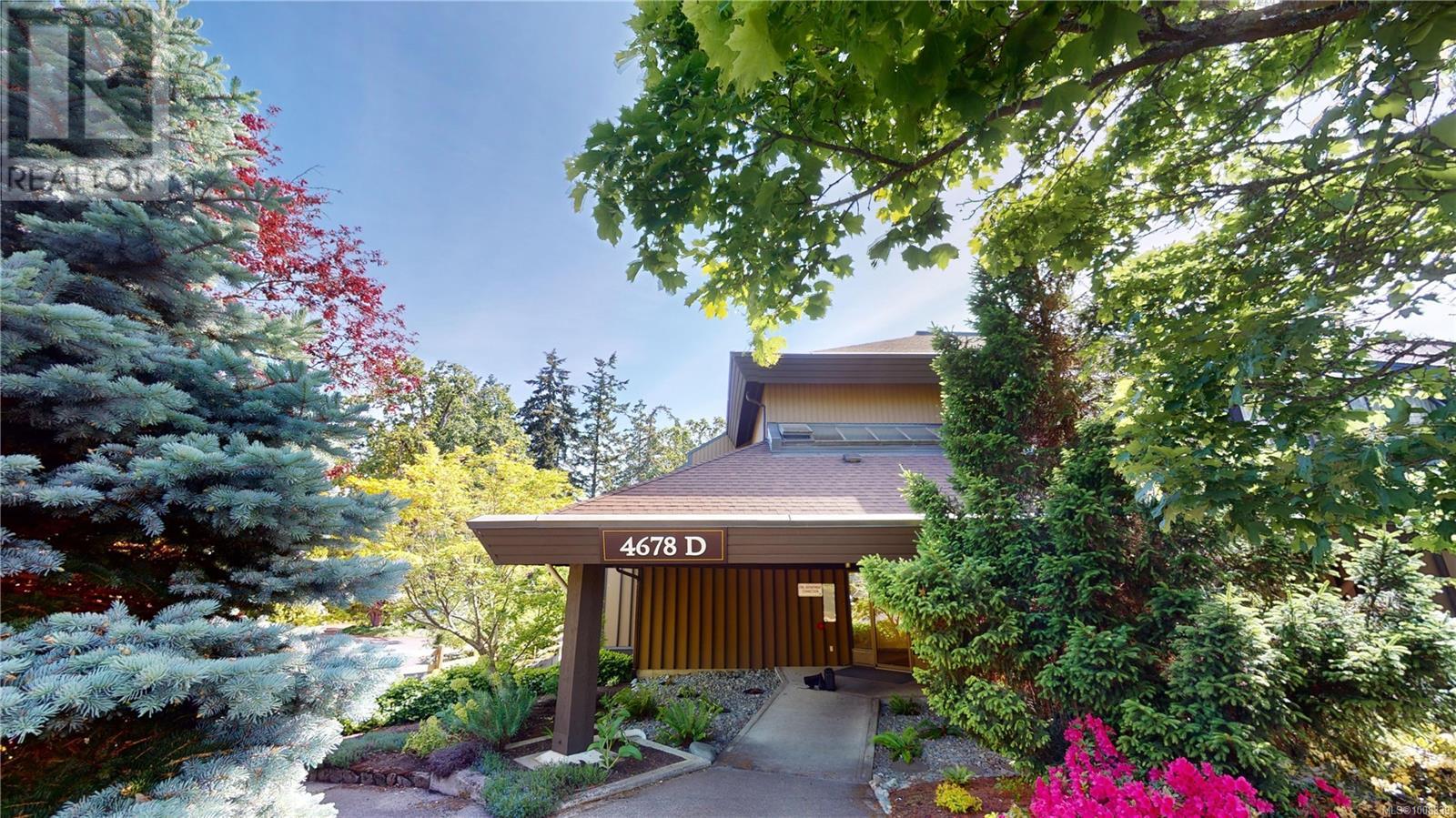 Single Family House for Sale in D  Elk Lake Dr Saanich 