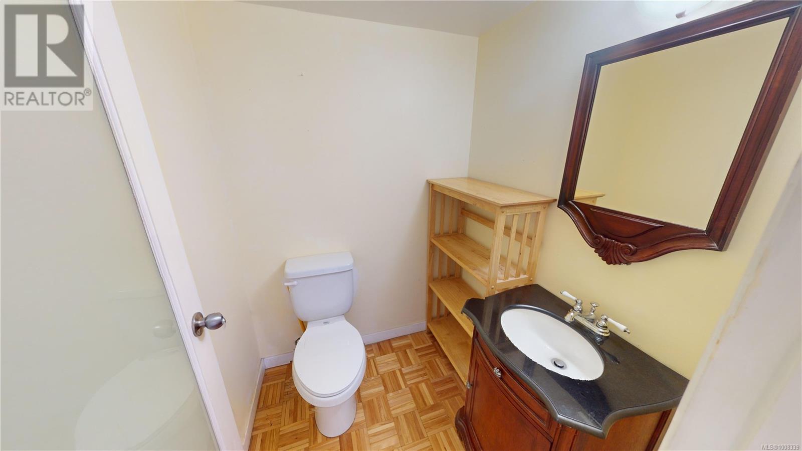 Single Family House for Sale in D  Elk Lake Dr Saanich 