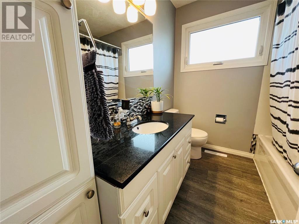Photo 14 of 621 Central Avenue S, Swift Current SK