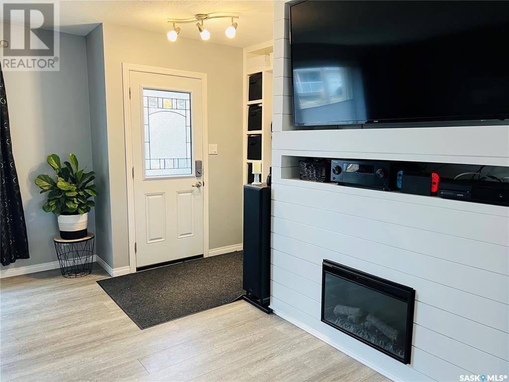 Photo 2 of 621 Central Avenue S, Swift Current SK