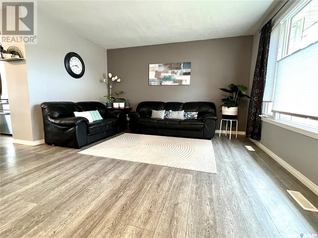 Photo 3 of 621 Central Avenue S, Swift Current SK