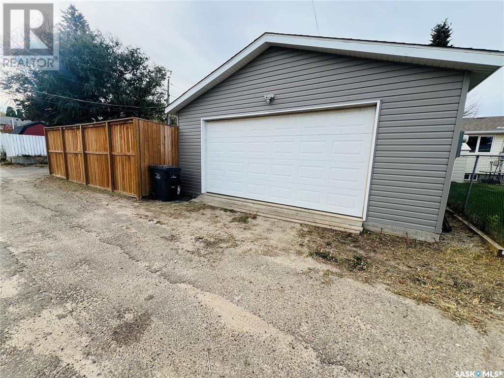 Photo 39 of 621 Central Avenue S, Swift Current SK