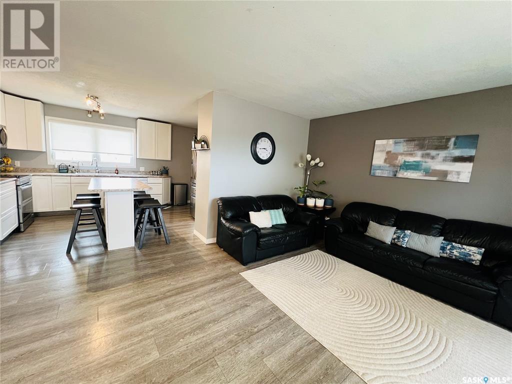 Photo 4 of 621 Central Avenue S, Swift Current SK
