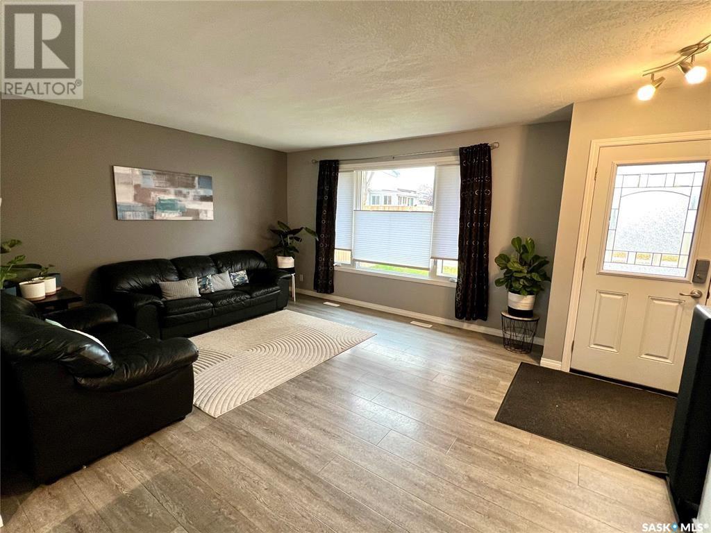 Photo 5 of 621 Central Avenue S, Swift Current SK
