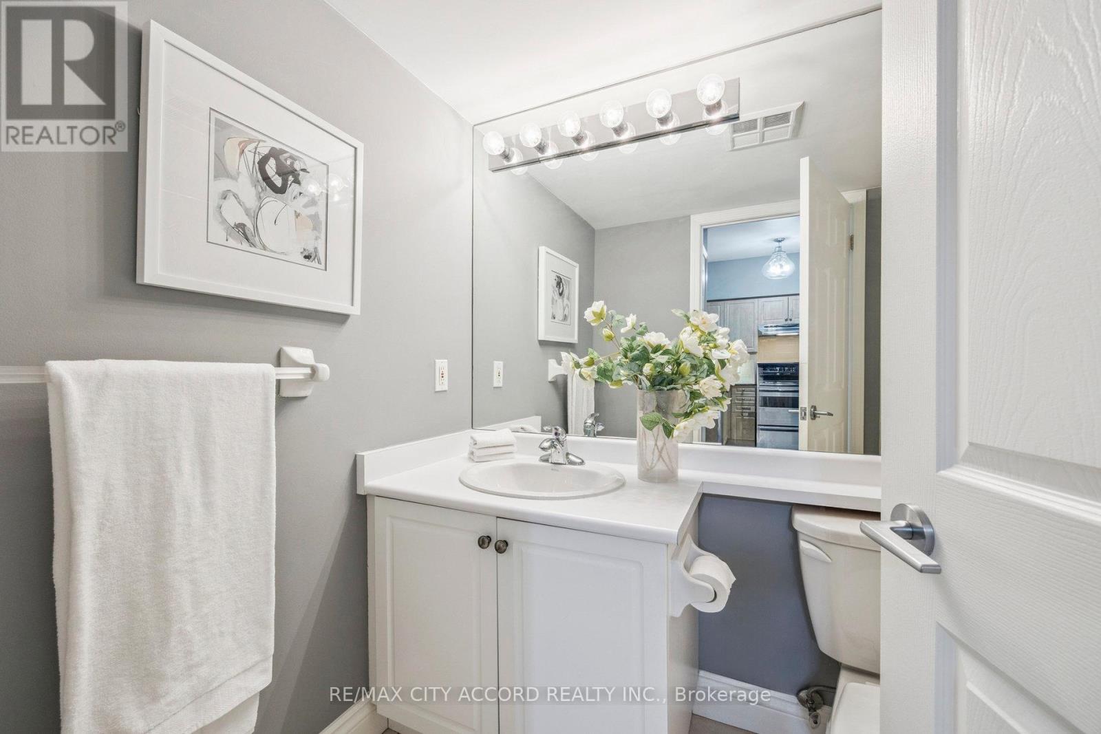 Photo 21 of 210 485 Rosewell Avenue, Toronto ON