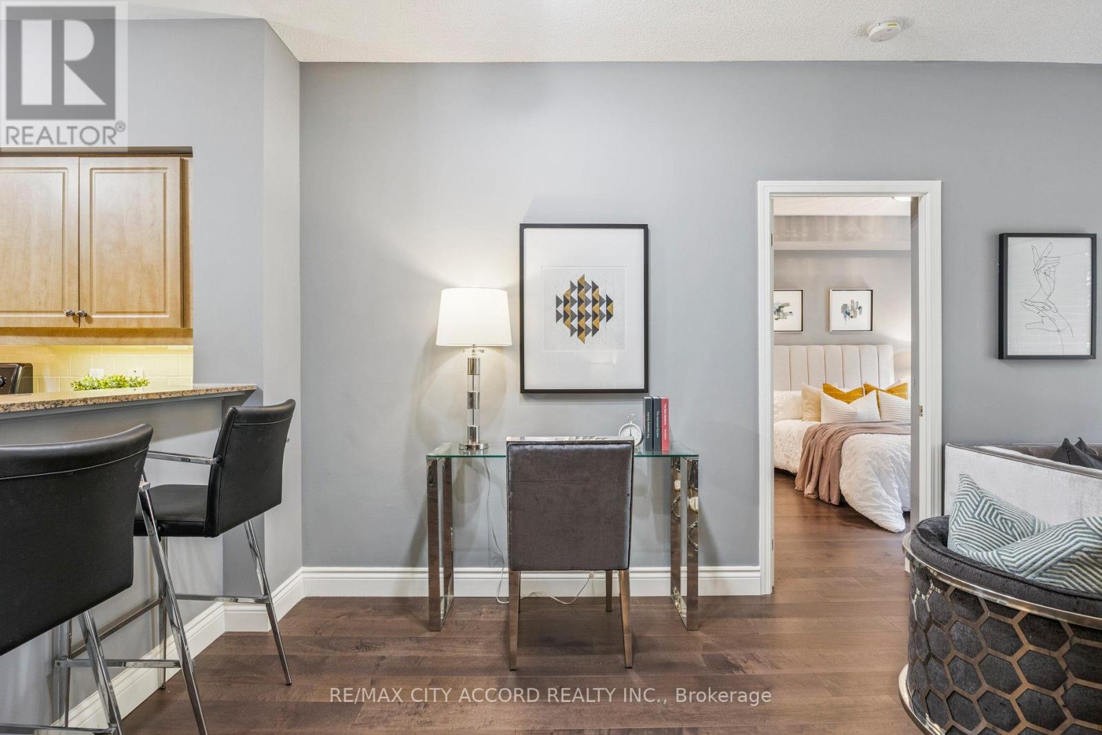 Photo 11 of 210 485 Rosewell Avenue, Toronto ON