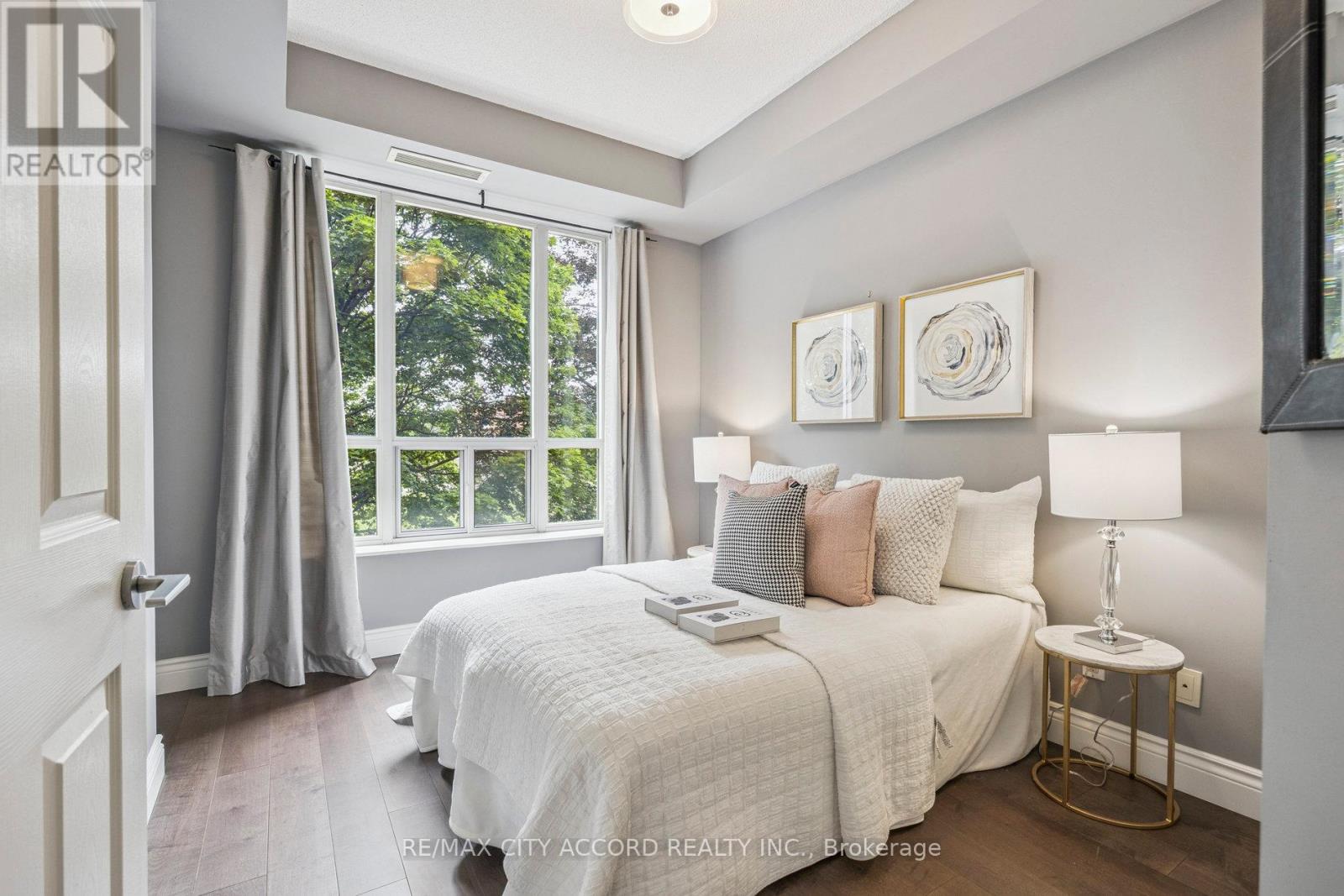 Photo 17 of 210 485 Rosewell Avenue, Toronto ON