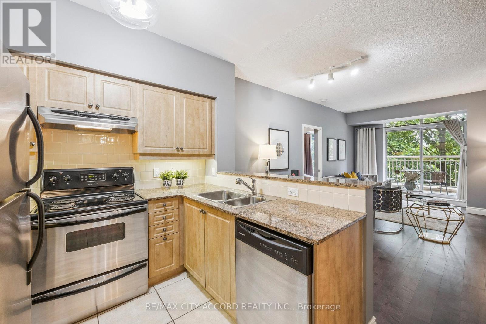 Photo 13 of 210 485 Rosewell Avenue, Toronto ON