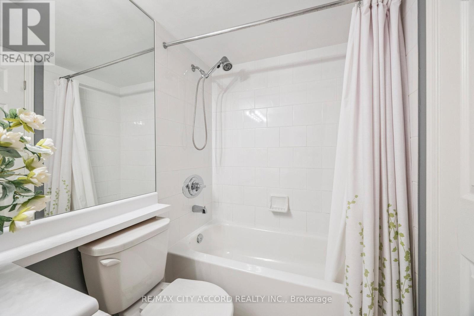 Photo 28 of 210 485 Rosewell Avenue, Toronto ON