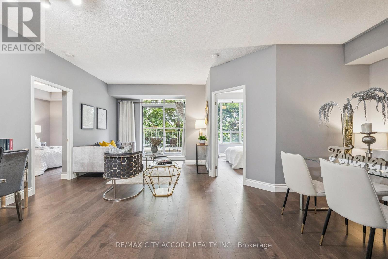 Photo 3 of 210 485 Rosewell Avenue, Toronto ON