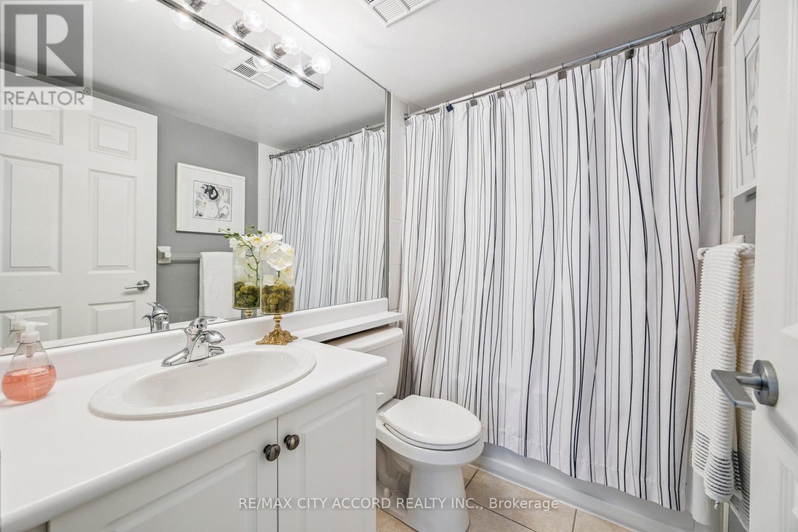 Photo 27 of 210 485 Rosewell Avenue, Toronto ON