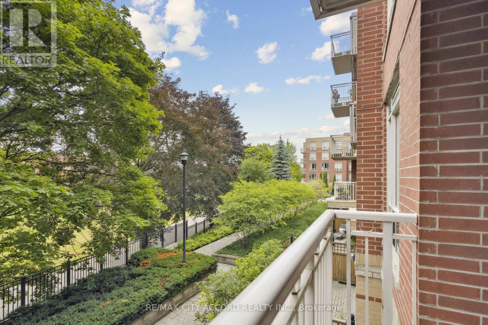 Photo 31 of 210 485 Rosewell Avenue, Toronto ON