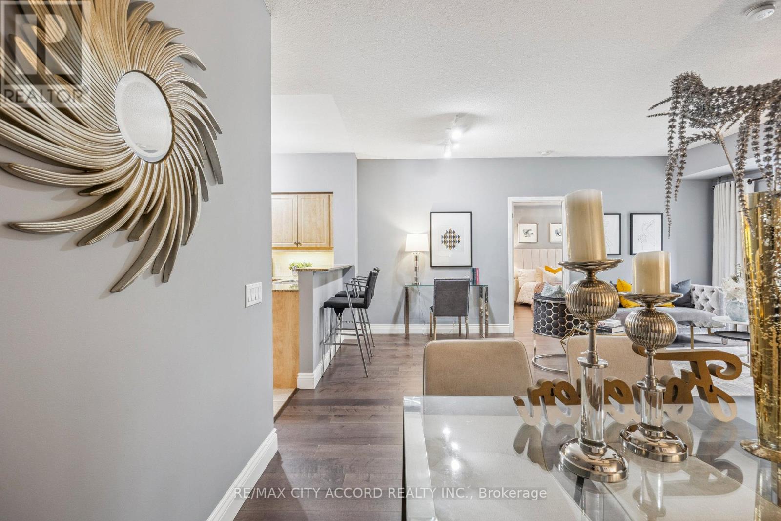 Photo 4 of 210 485 Rosewell Avenue, Toronto ON