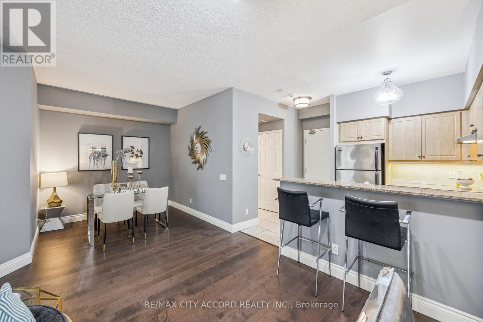 Photo 9 of 210 485 Rosewell Avenue, Toronto ON