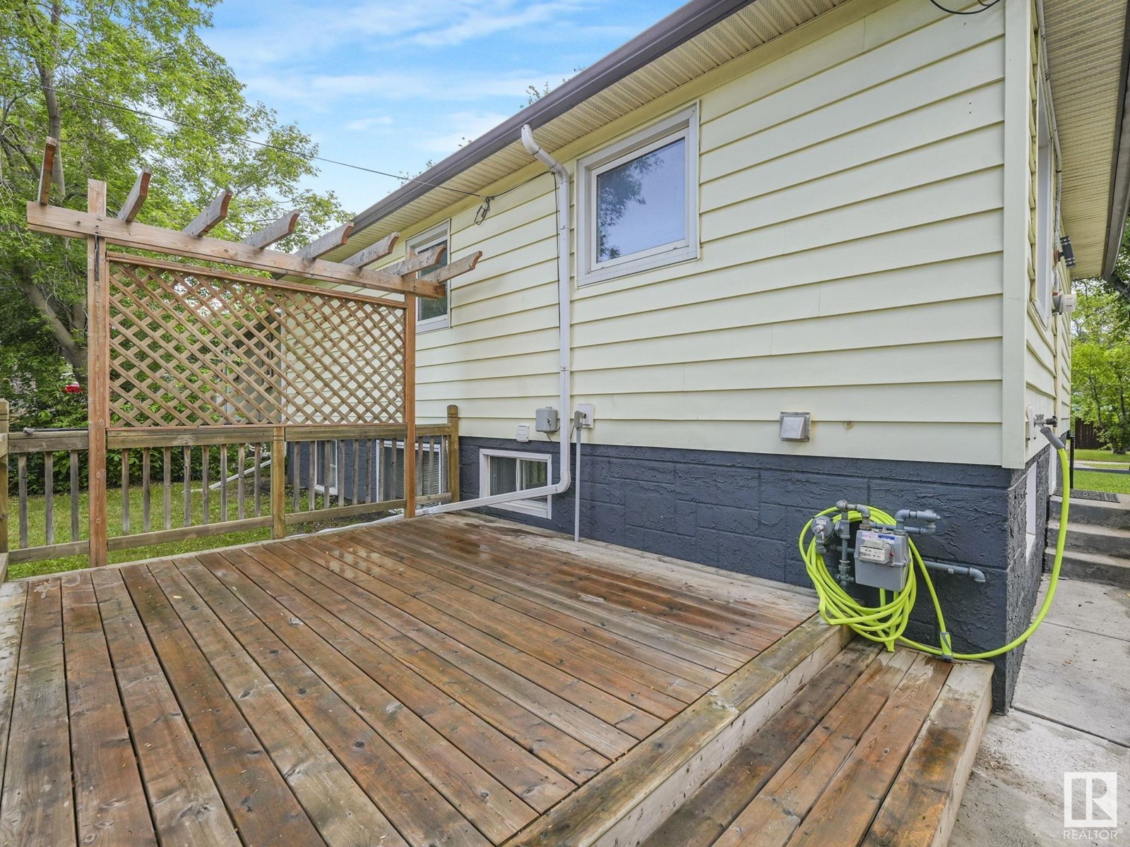Photo 11 of 11908 52 St Nw, Edmonton AB