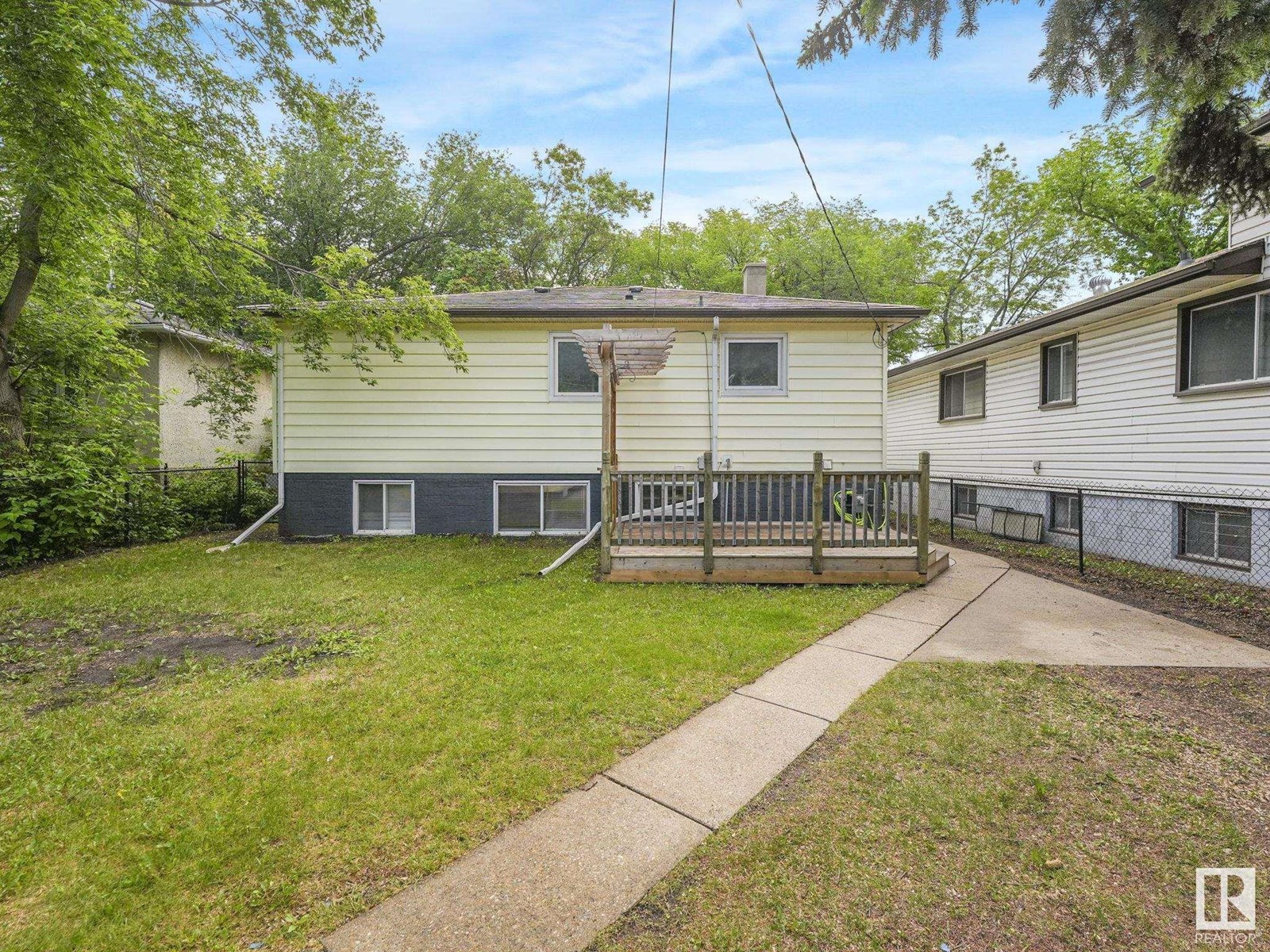 Photo 13 of 11908 52 St Nw, Edmonton AB