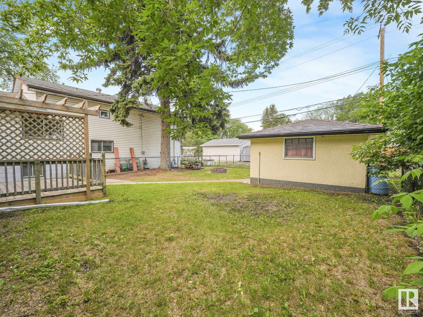 Photo 15 of 11908 52 St Nw, Edmonton AB