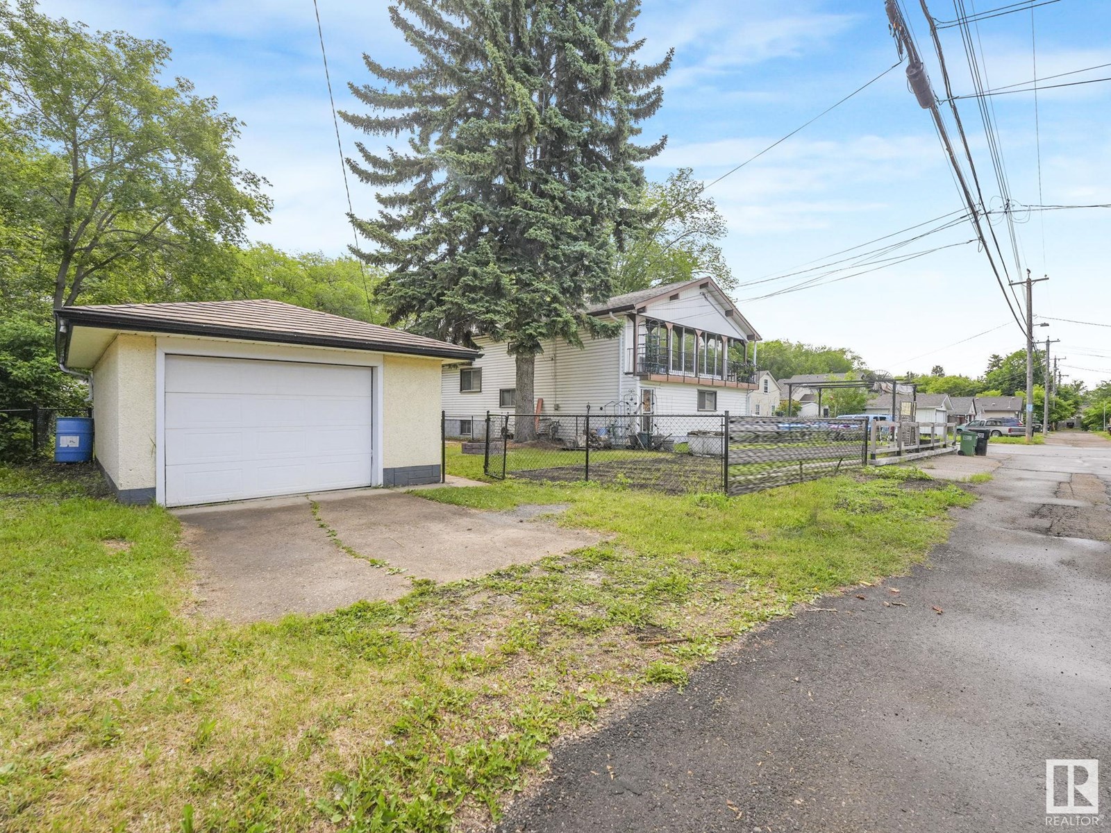 Photo 19 of 11908 52 St Nw, Edmonton AB